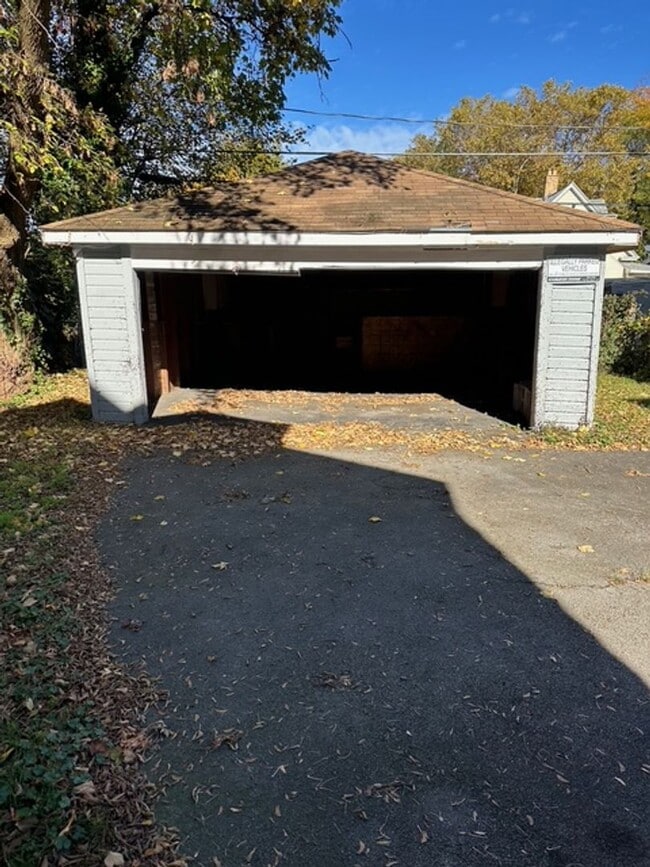 Building Photo - 268 Ave. C