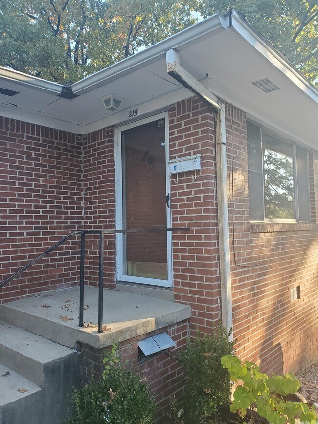 Building Photo - 215 N Pierce St