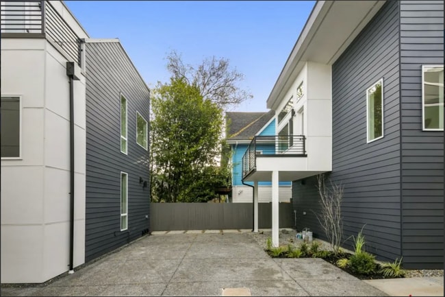 Building Photo - 1466 21st Ave