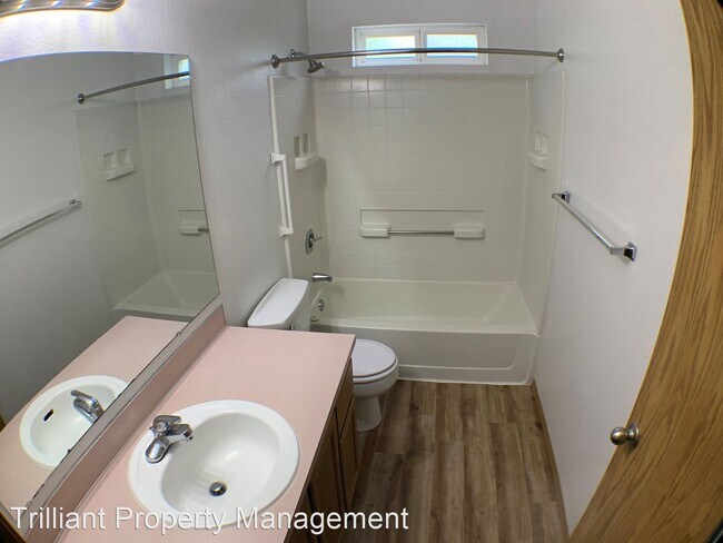 Building Photo - 5235-5237 Springcrest Dr S