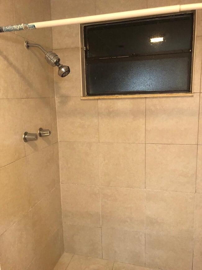 Building Photo - 1420 N 69th Way