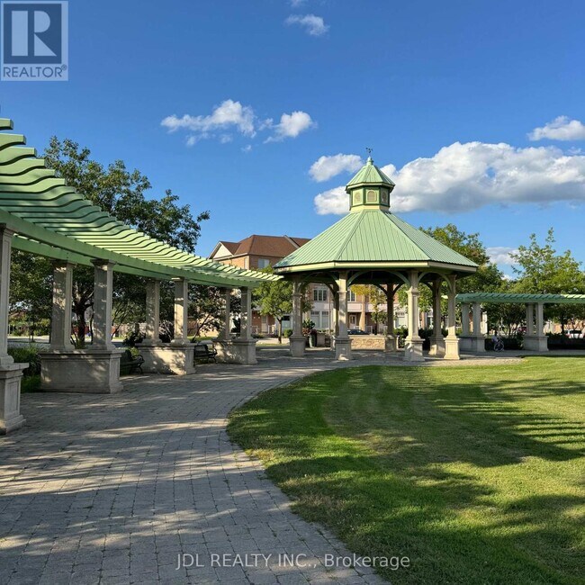 Building Photo - 10 Greensborough Village Cir
