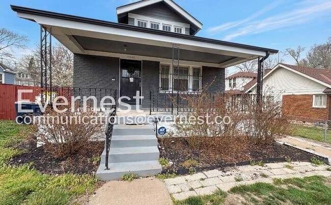 Building Photo - 2242 E 70th St