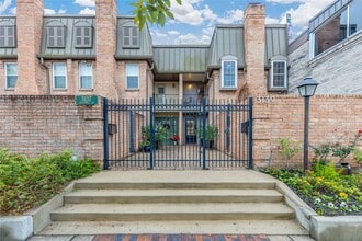 Building Photo - 3139 Bissonnet St