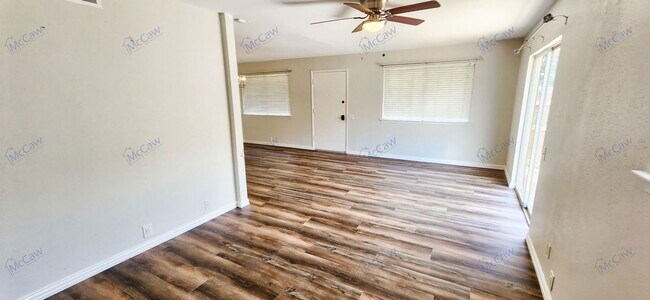 Foto del edificio - 4402 Tophill Ln