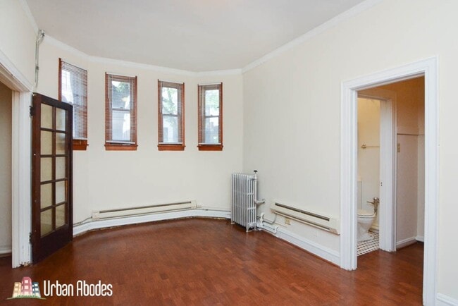 Building Photo - 653 W Belmont Ave