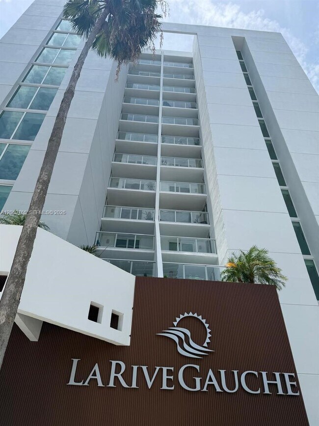 Foto del edificio - 5880 Collins Ave