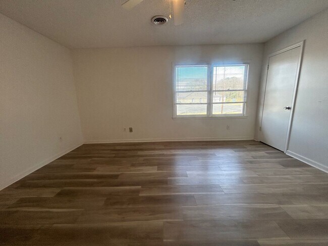 Foto del edificio - 1723 Stahl St