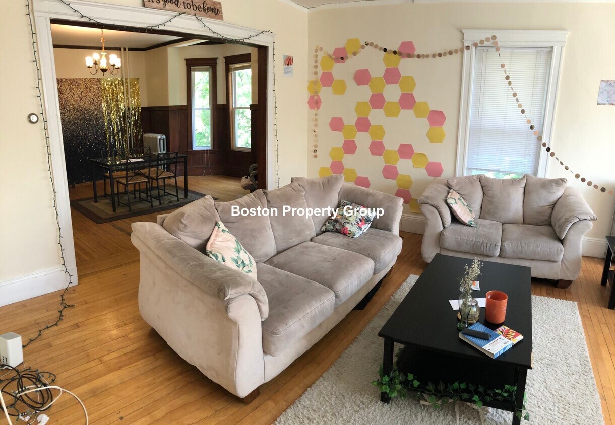 Foto principal - 13 Sparhawk St