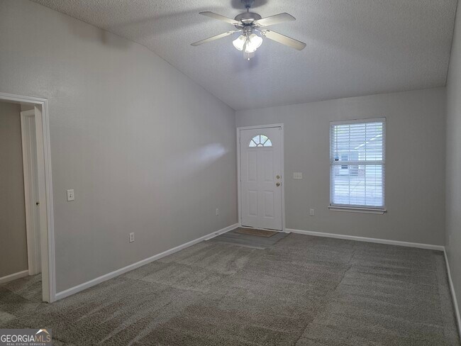 Foto del edificio - 5022 Winfield Dr