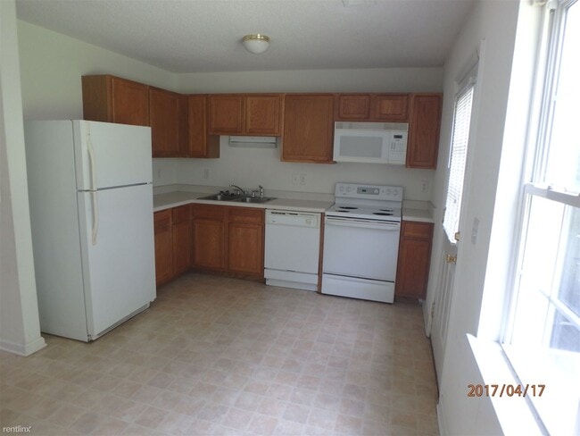 Building Photo - 2 br, 1.5 bath Townhome - 1566 Hollow Dr