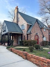 Building Photo - 111 Hale St