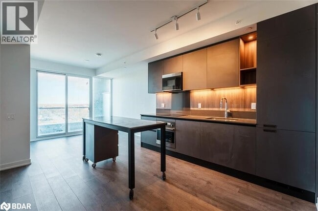 Building Photo - 39 Mary St