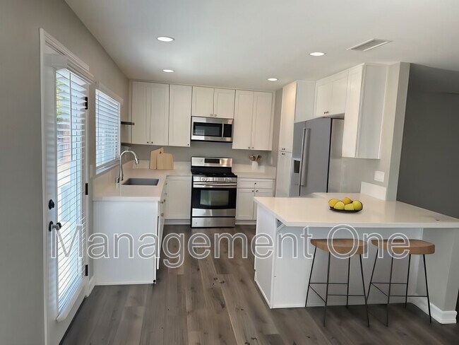 Building Photo - 9211 Delano Dr