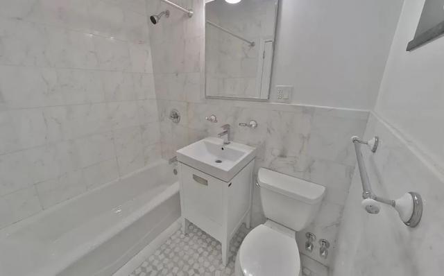 Foto del edificio - 2 bedroom in New York NY 10019