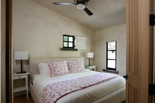 Foto del edificio - 899 Adobe Canyon Rd