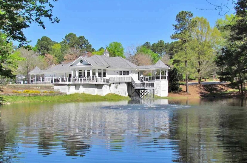 Community clubhouse - 208 Martins Point Pl