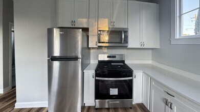 Building Photo - 2 bed / 1 bath ~ Move-In TODAY!