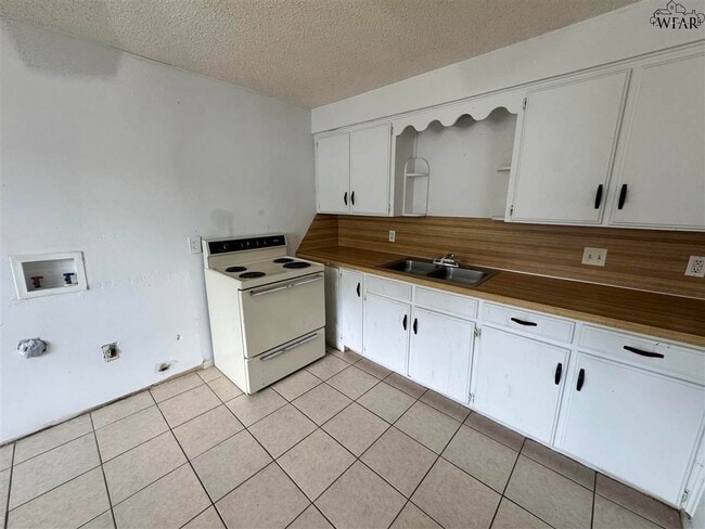 Building Photo - 613 Sunset Dr