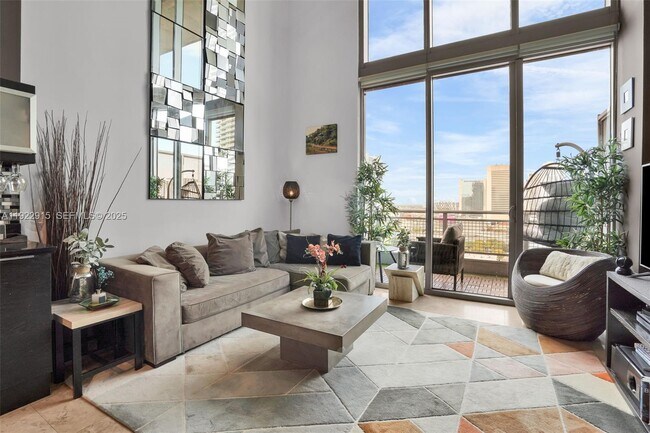 Foto del edificio - 690 SW 1st Ct