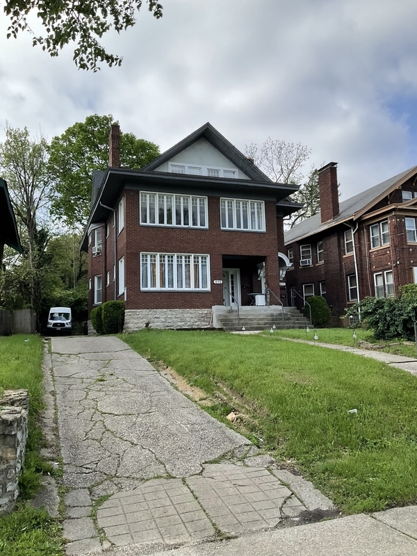 Foto principal - 611 E Mitchell Ave