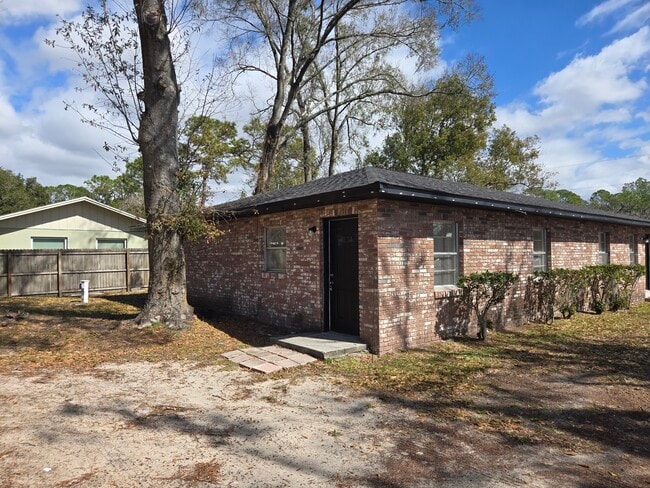 Building Photo - 7652 Chase Rd