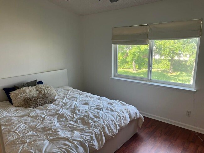 Foto del edificio - 4878 SW 32nd Terrace