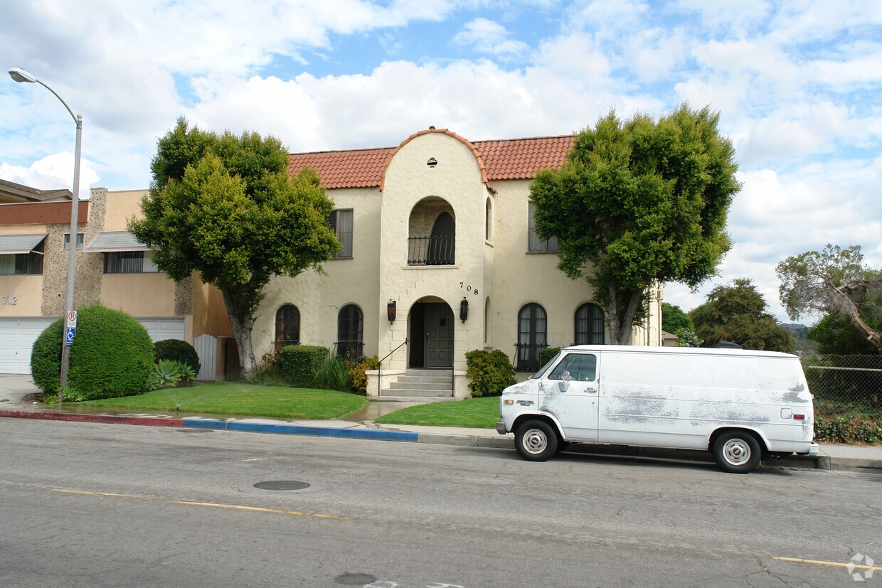 Building Photo - 708 N Jackson St