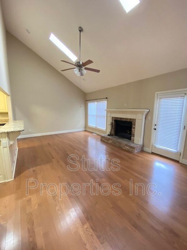 Primary Photo - 206 Hillsboro Cir