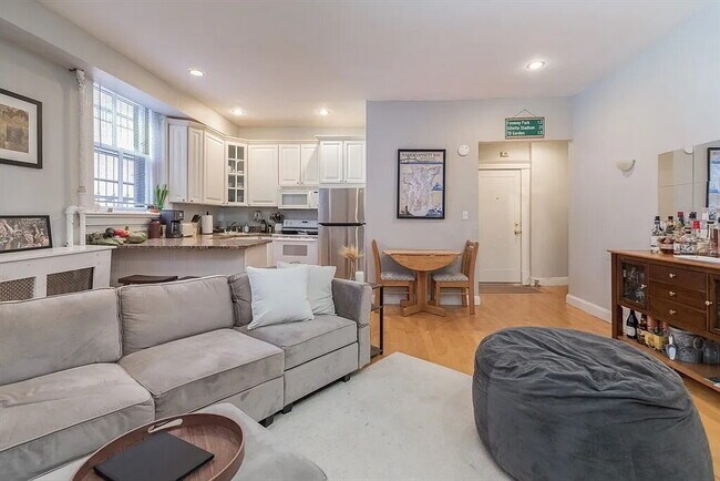 Foto del edificio - Modern Unit in Prime Location