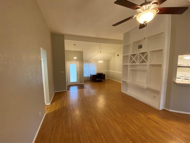 Building Photo - 2204 Maple Hollow Trail