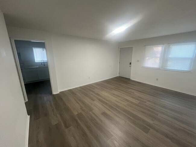 Foto del edificio - 2319 N Parker Ave