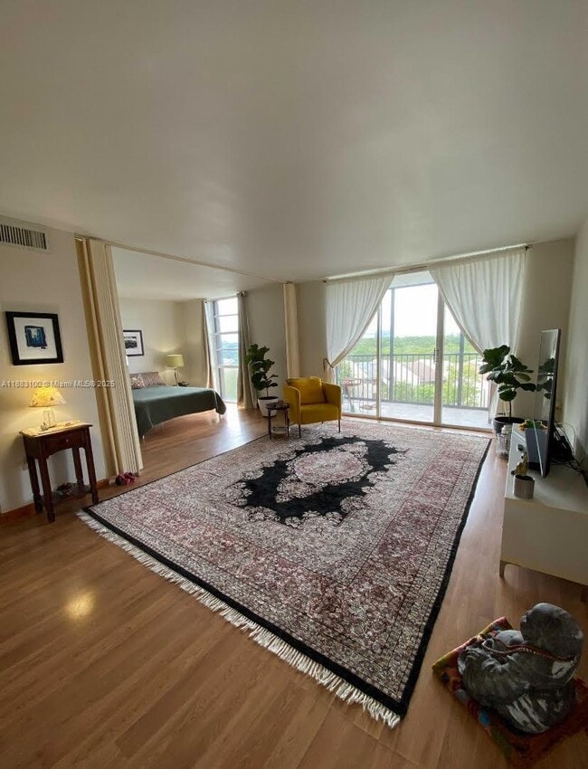 Building Photo - 2500 NE 135th St