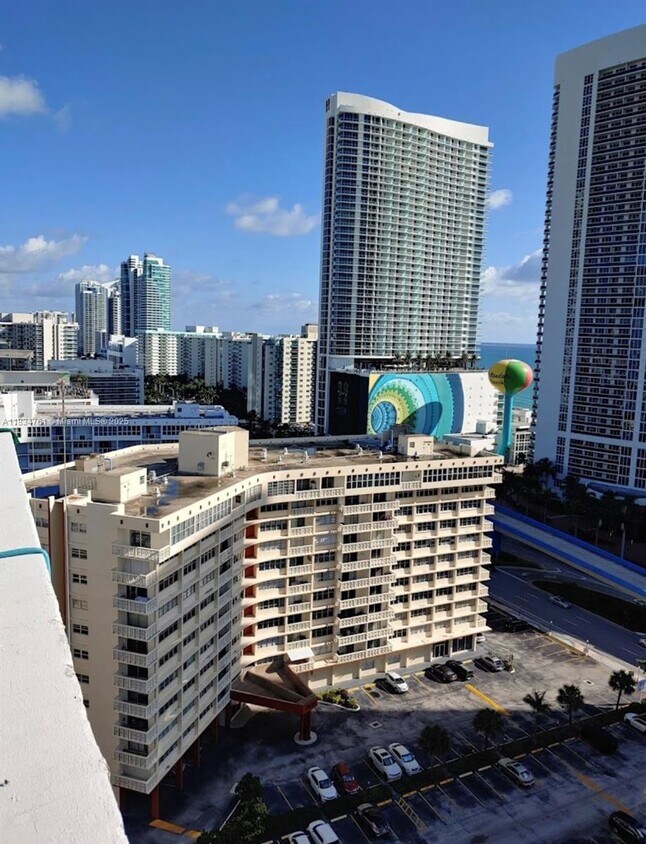 Foto principal - 1817 S Ocean Dr
