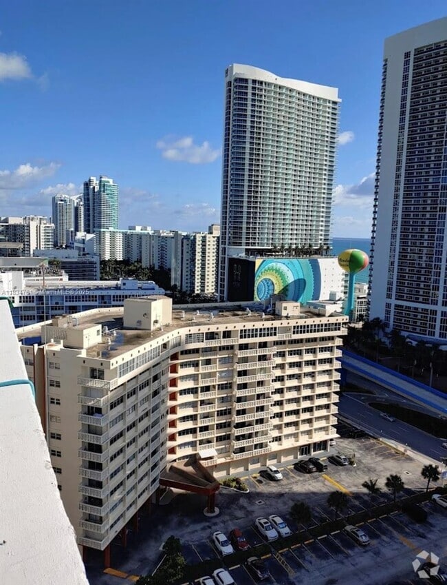 Building Photo - 1817 S Ocean Dr