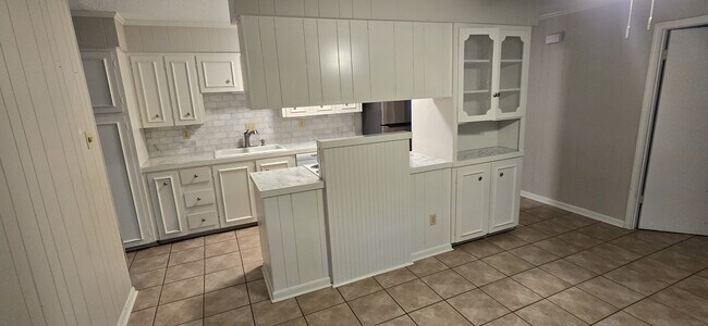Building Photo - 107 Newcastle Dr
