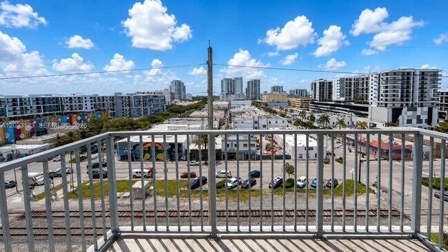 Building Photo - 140 S Dixie Hwy