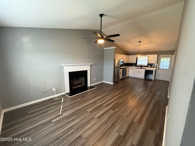 Foto del edificio - 1200 Peyton Cir