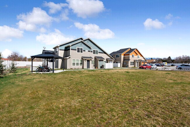 Foto del edificio - 7754 Emerald St
