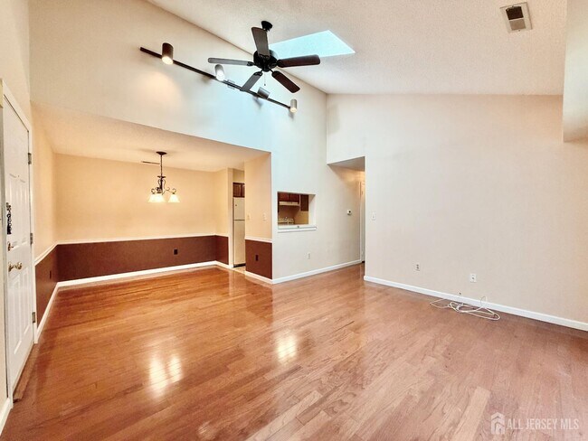 Foto del edificio - 2310 Ravens Crest Dr