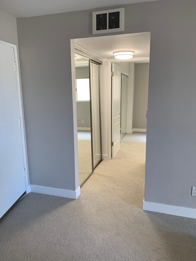 Hallway - 1600 Ardmore Ave