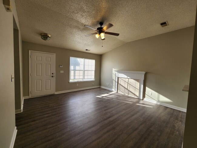 Building Photo - 201 Graham Meadow Dr