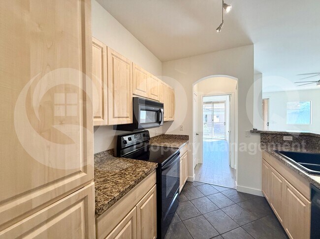 Foto del edificio - 1411 E Orangewood Ave