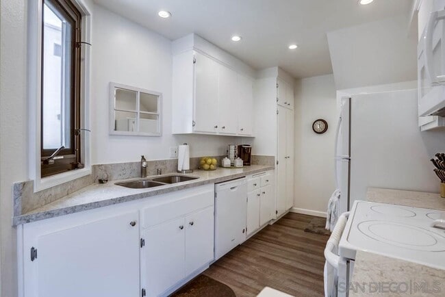 Foto del edificio - 3960 Voltaire St