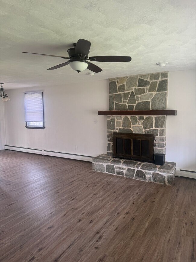 Foto del edificio - 3 Bedroom 1.5 bath Country Setting Home