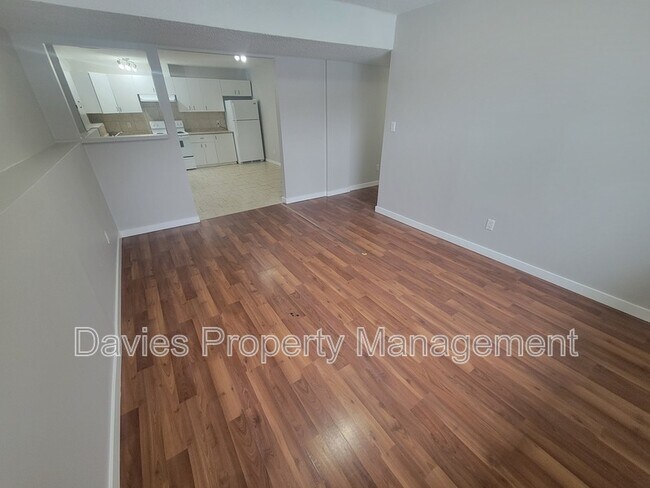 Photo du bâtiment - 4227-4232 32 Ave NW