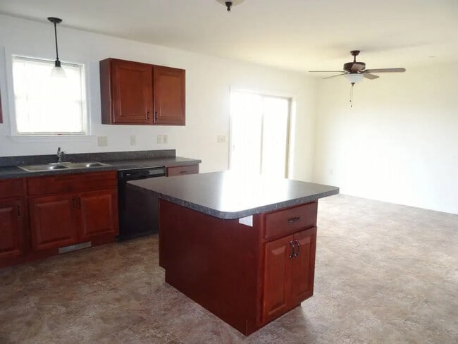 Building Photo - 203 Limestone Dr