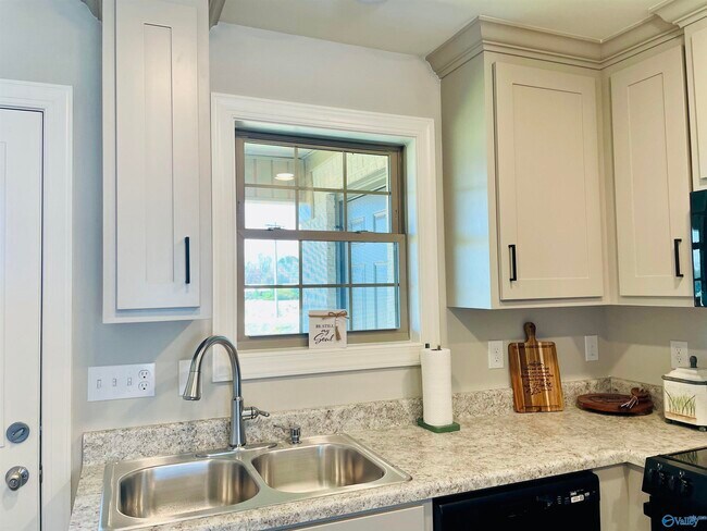 Building Photo - 17705 Parker Rd