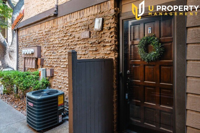 Foto del edificio - Updated Condo with New Vinyl Flooring & Ne...