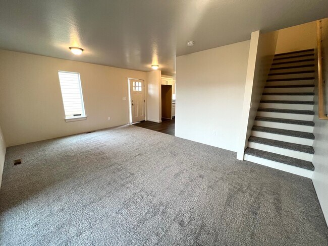 Building Photo - 221 Dano Dr